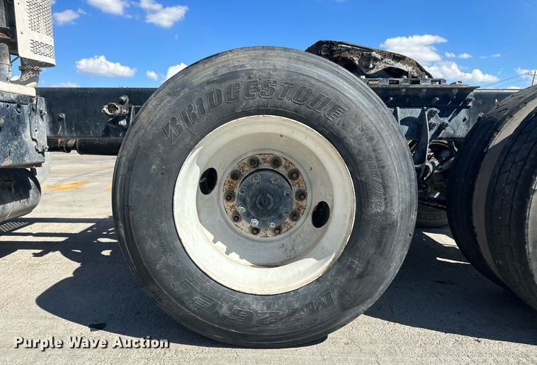 image for item DH1822 2011 International ProStar Premium  semi truck