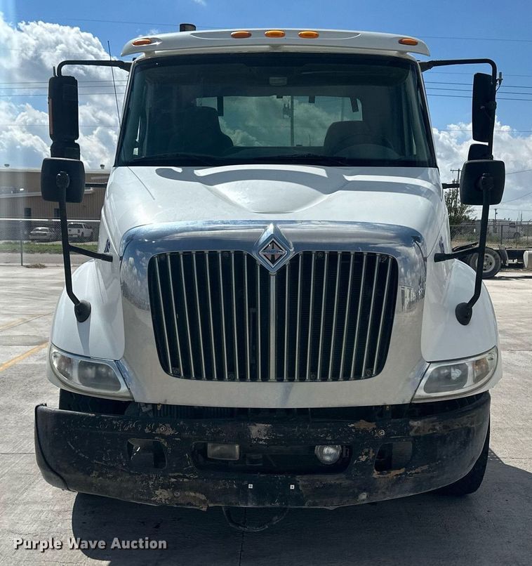 image for item DH1823 2006 International 8600  semi truck