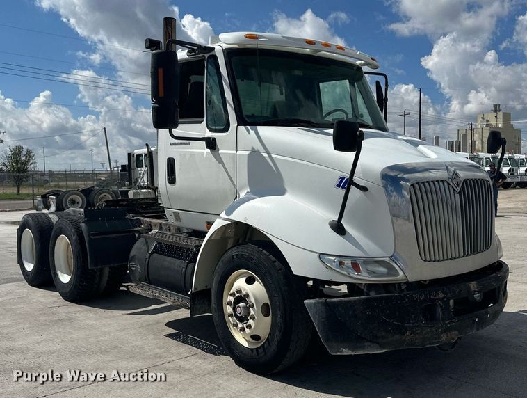 image for item DH1823 2006 International 8600  semi truck