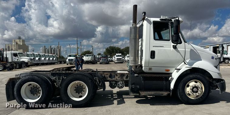 image for item DH1823 2006 International 8600  semi truck