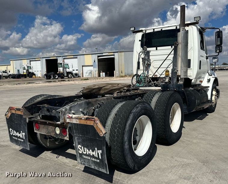 image for item DH1823 2006 International 8600  semi truck