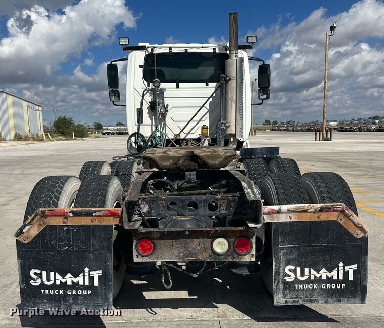 image for item DH1823 2006 International 8600  semi truck