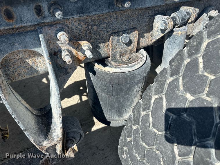 image for item DH1823 2006 International 8600  semi truck