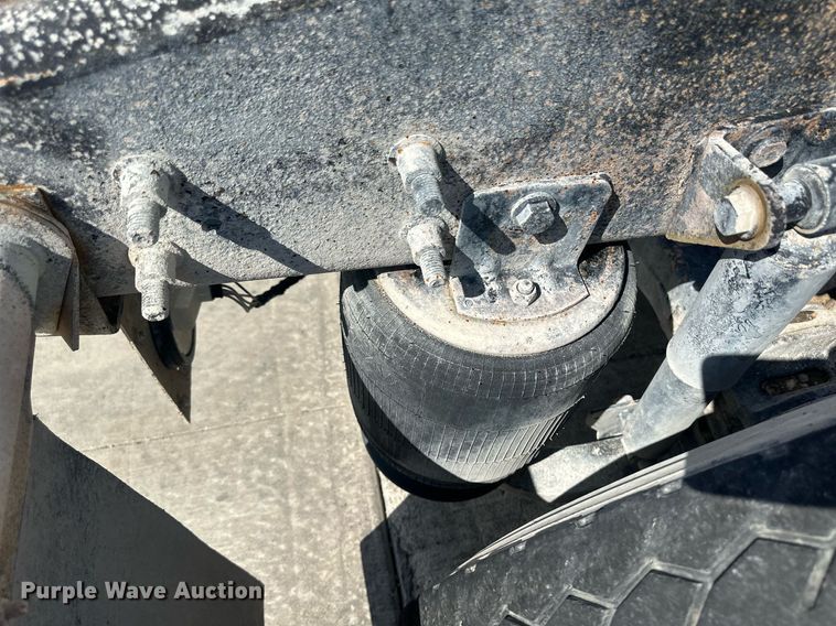 image for item DH1823 2006 International 8600  semi truck