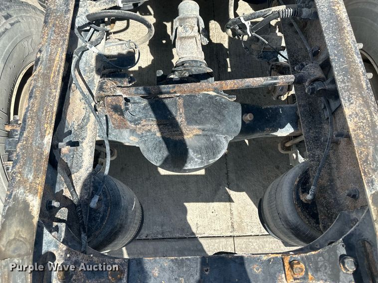 image for item DH1823 2006 International 8600  semi truck