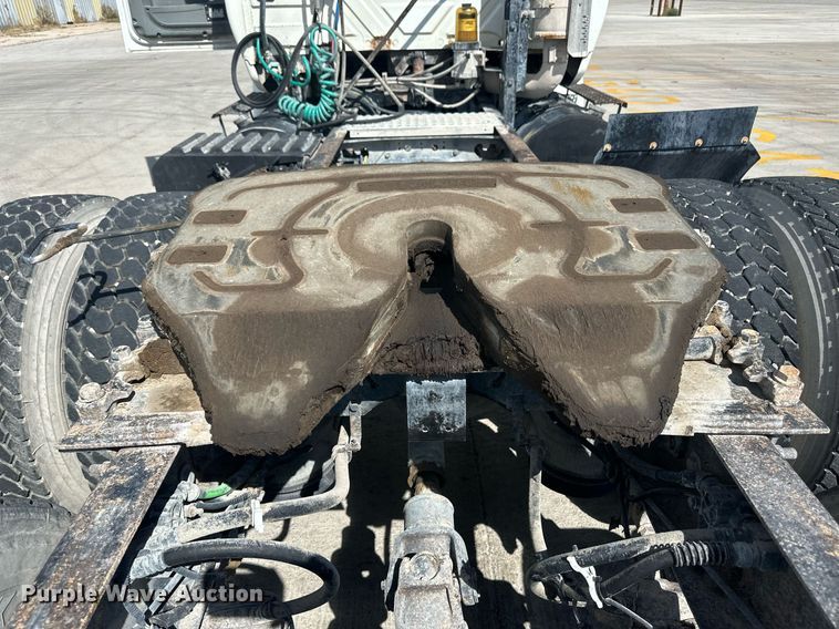 image for item DH1823 2006 International 8600  semi truck