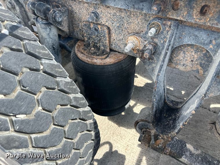 image for item DH1823 2006 International 8600  semi truck