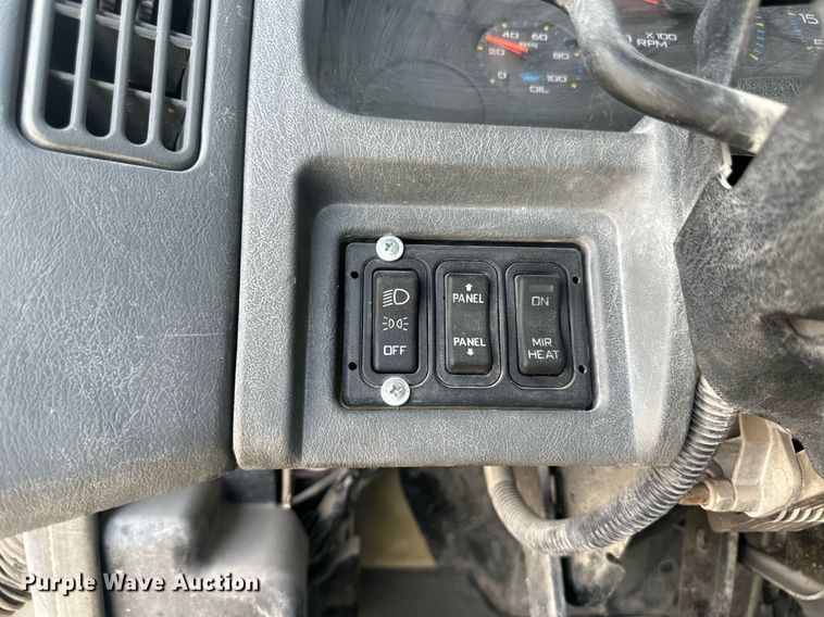 image for item DH1823 2006 International 8600  semi truck