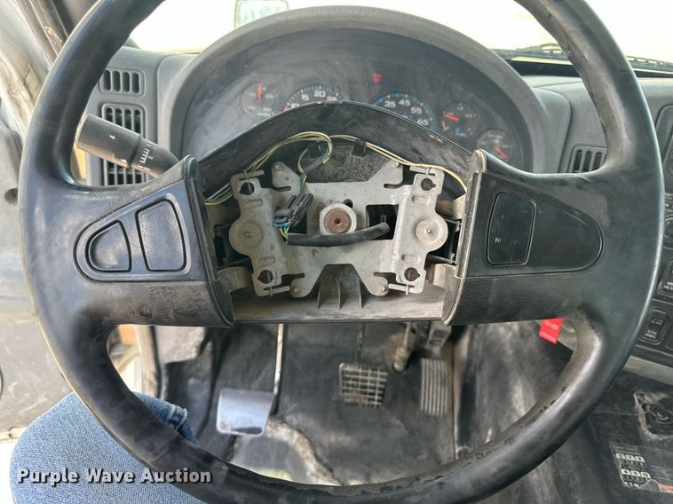 image for item DH1823 2006 International 8600  semi truck