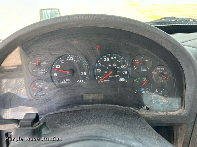 image for item DH1823 2006 International 8600  semi truck