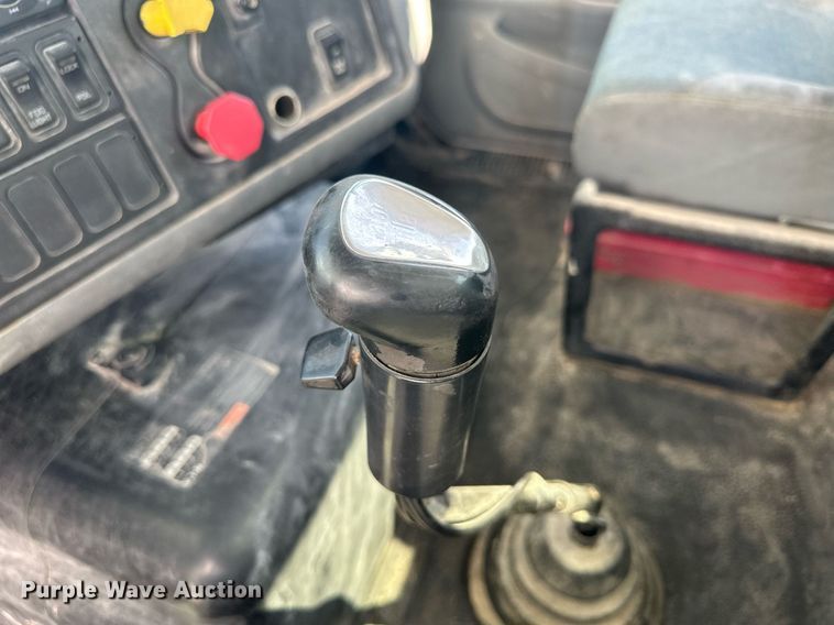 image for item DH1823 2006 International 8600  semi truck