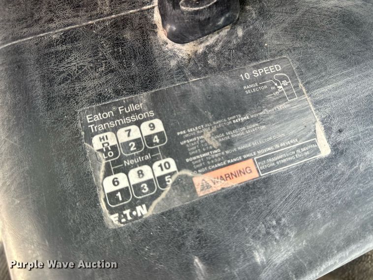 image for item DH1823 2006 International 8600  semi truck