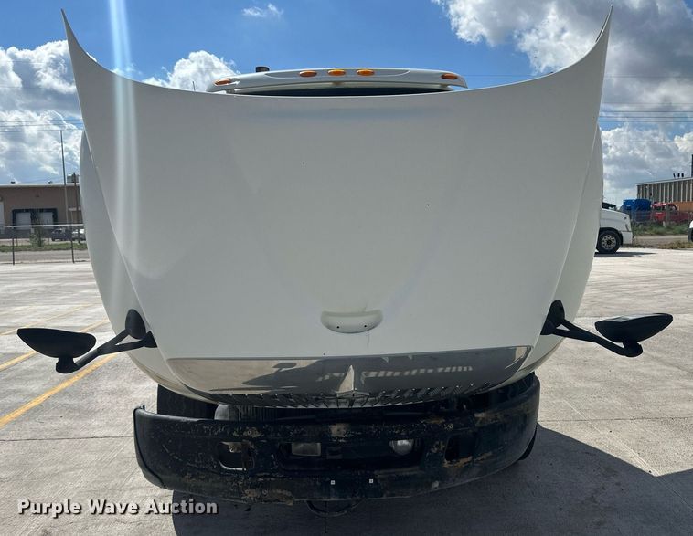 image for item DH1823 2006 International 8600  semi truck