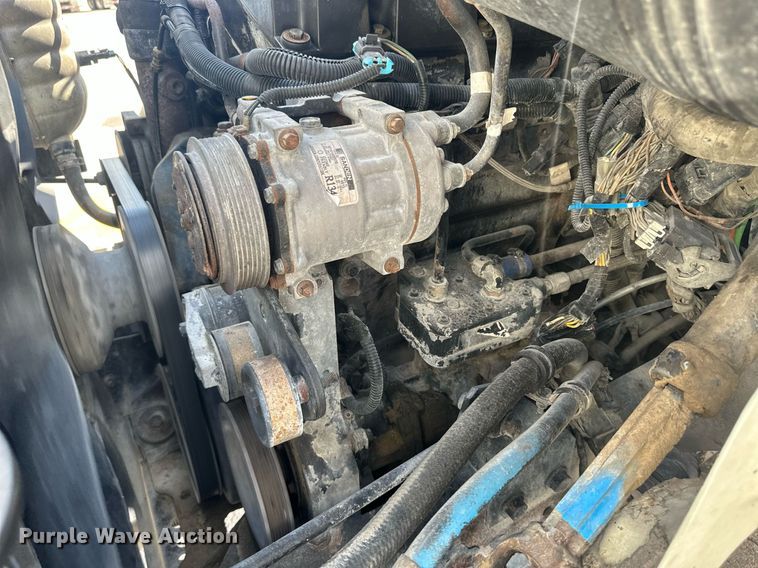 image for item DH1823 2006 International 8600  semi truck