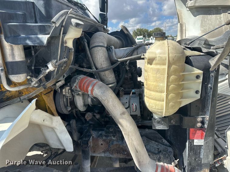 image for item DH1823 2006 International 8600  semi truck