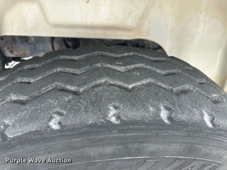 image for item DH1823 2006 International 8600  semi truck