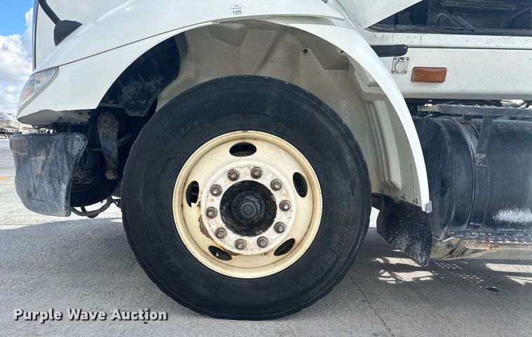 image for item DH1823 2006 International 8600  semi truck