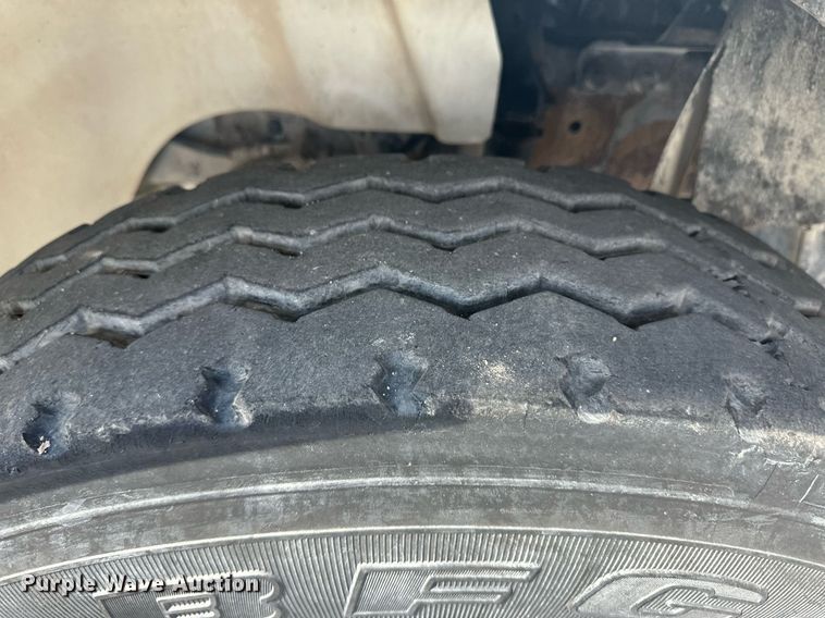 image for item DH1823 2006 International 8600  semi truck