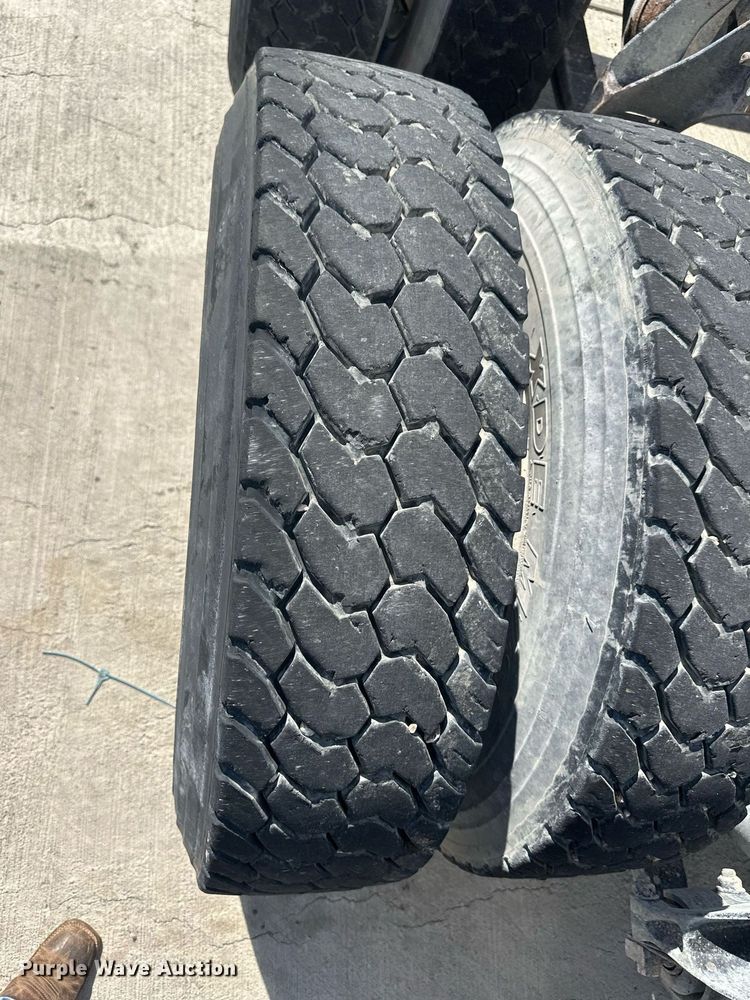 image for item DH1823 2006 International 8600  semi truck