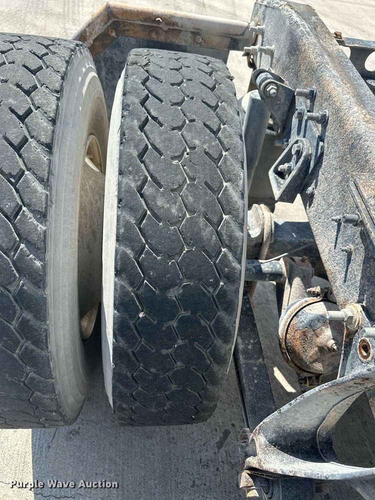 image for item DH1823 2006 International 8600  semi truck