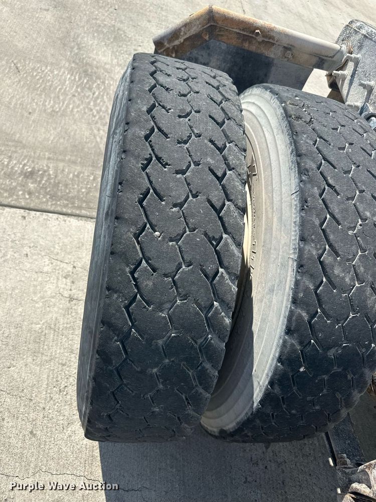 image for item DH1823 2006 International 8600  semi truck