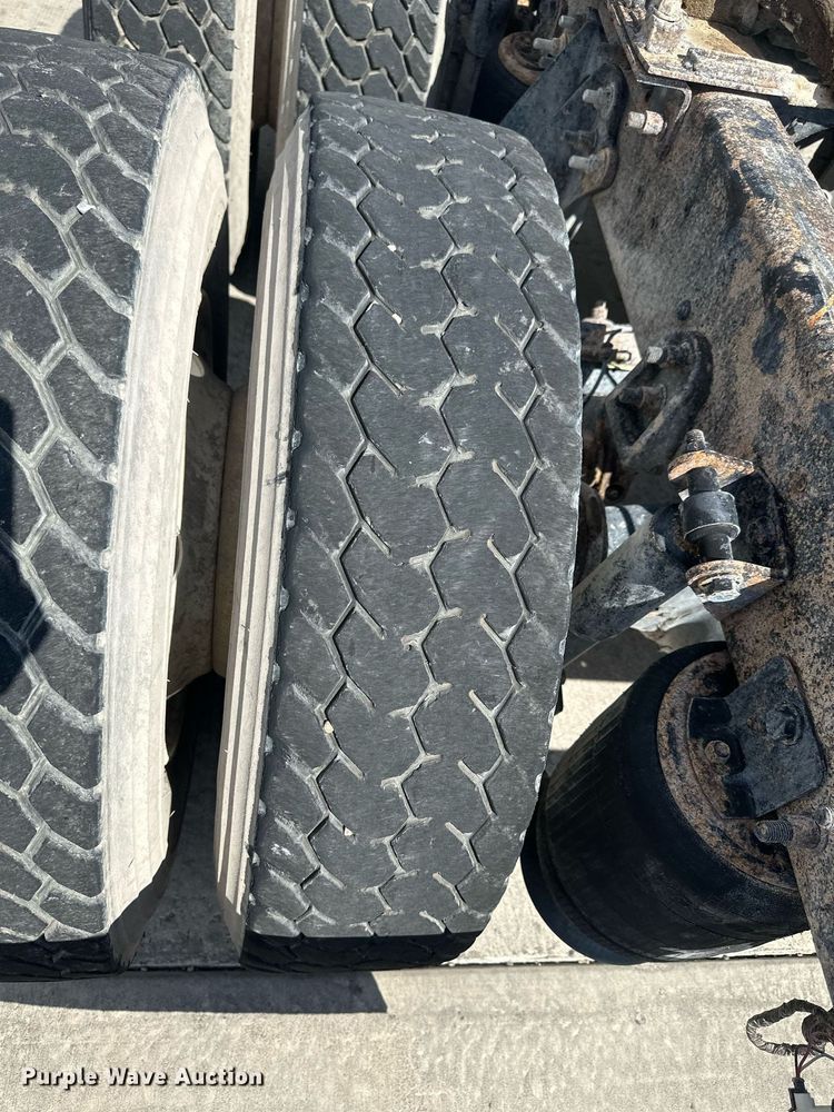 image for item DH1823 2006 International 8600  semi truck