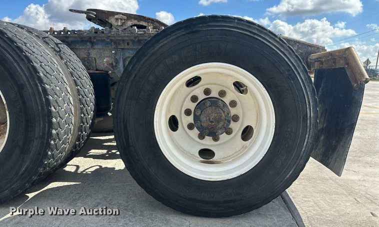 image for item DH1823 2006 International 8600  semi truck