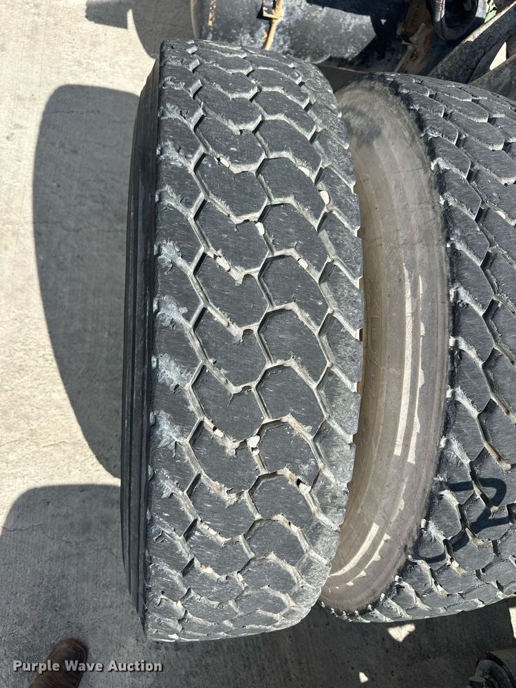 image for item DH1823 2006 International 8600  semi truck