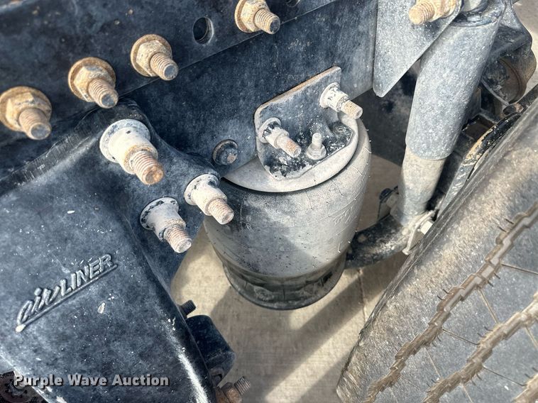 image for item DH1824 2013 Freightliner Cascadia  semi truck