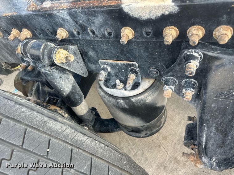 image for item DH1824 2013 Freightliner Cascadia  semi truck