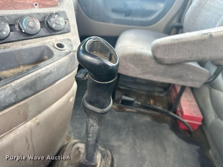 image for item DH1824 2013 Freightliner Cascadia  semi truck