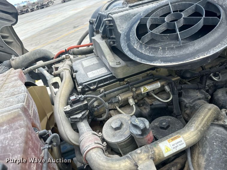 image for item DH1824 2013 Freightliner Cascadia  semi truck