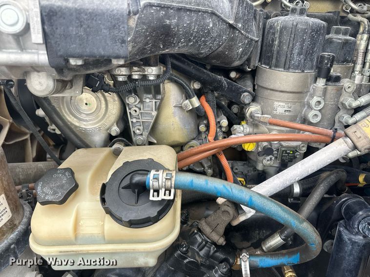 image for item DH1824 2013 Freightliner Cascadia  semi truck