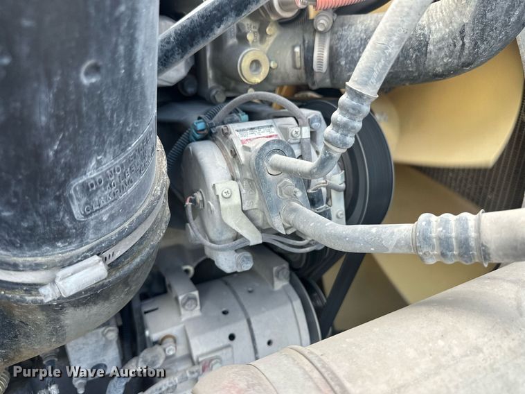 image for item DH1824 2013 Freightliner Cascadia  semi truck