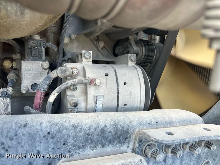 image for item DH1824 2013 Freightliner Cascadia  semi truck