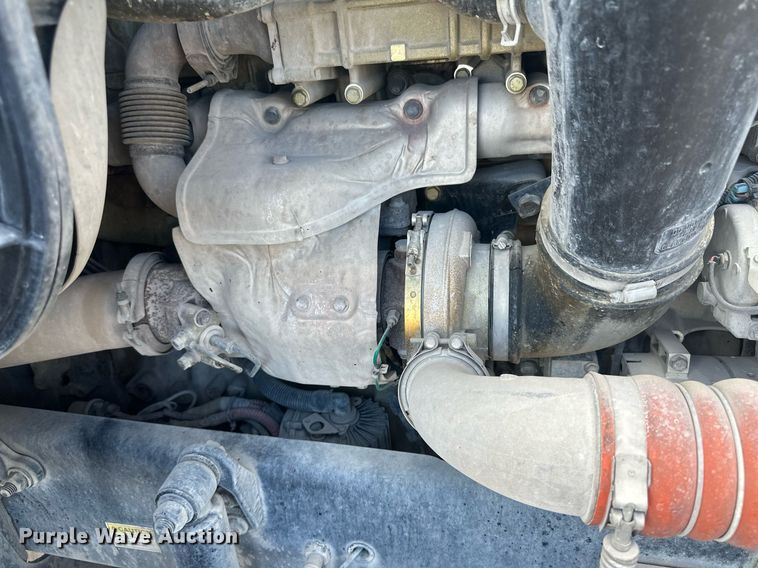 image for item DH1824 2013 Freightliner Cascadia  semi truck