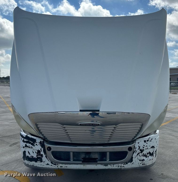 image for item DH1824 2013 Freightliner Cascadia  semi truck