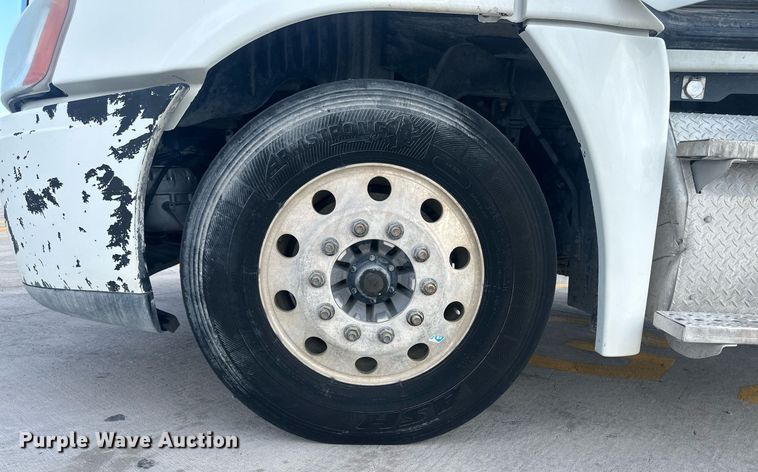 image for item DH1824 2013 Freightliner Cascadia  semi truck