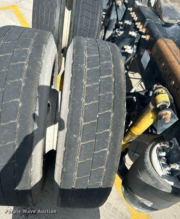 image for item DH1824 2013 Freightliner Cascadia  semi truck