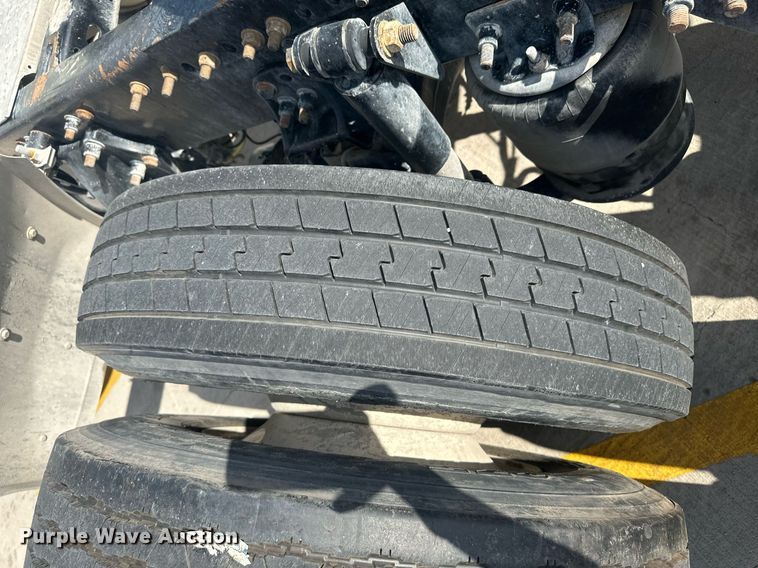 image for item DH1824 2013 Freightliner Cascadia  semi truck