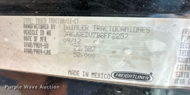 image for item DH1824 2013 Freightliner Cascadia  semi truck