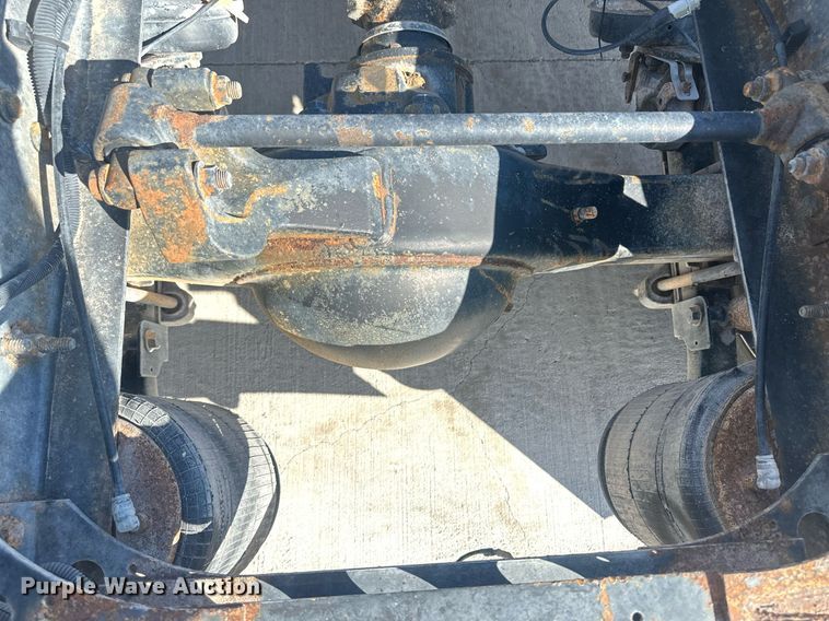 image for item DH1825 2011 International 8600  semi truck