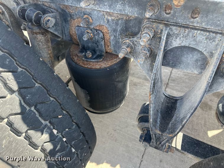 image for item DH1825 2011 International 8600  semi truck