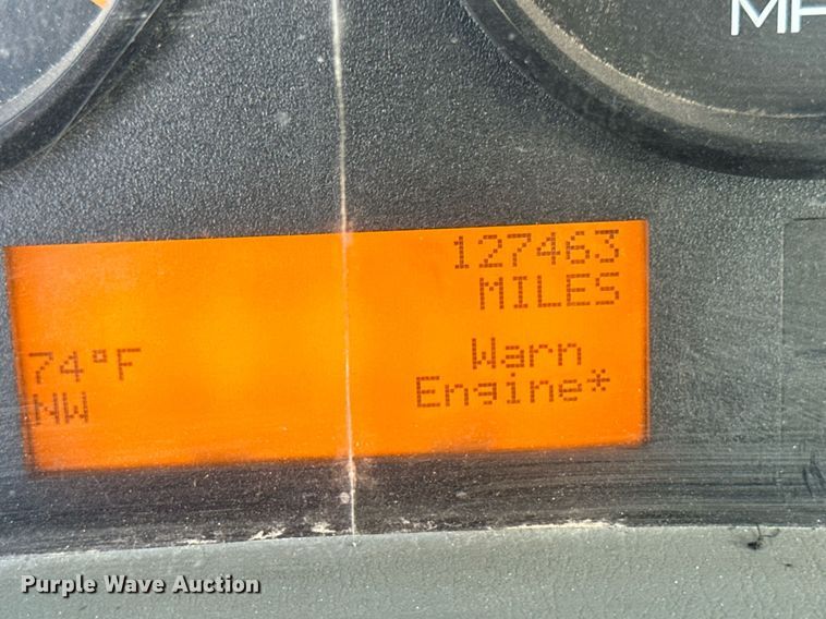 image for item DH1825 2011 International 8600  semi truck