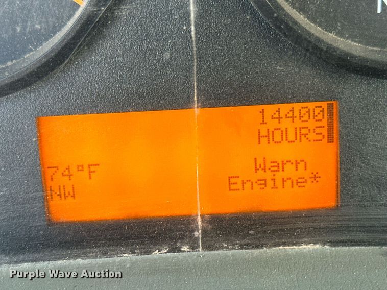 image for item DH1825 2011 International 8600  semi truck