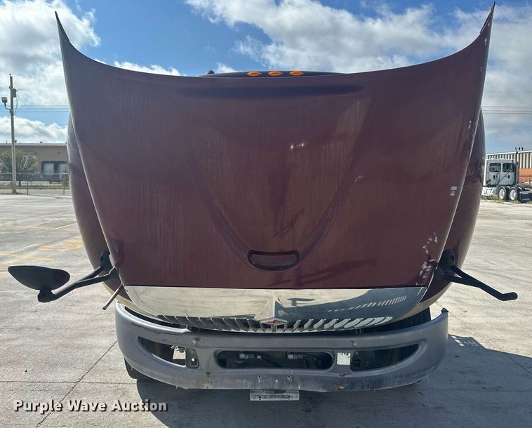 image for item DH1825 2011 International 8600  semi truck