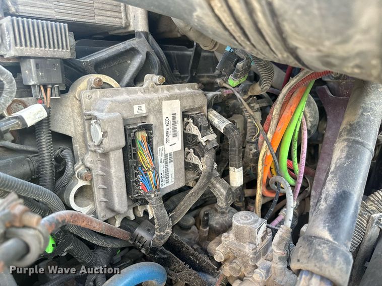 image for item DH1825 2011 International 8600  semi truck