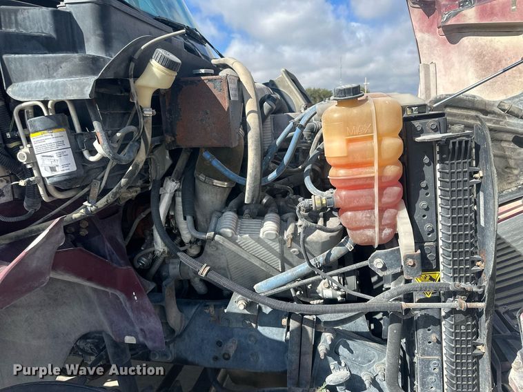 image for item DH1825 2011 International 8600  semi truck