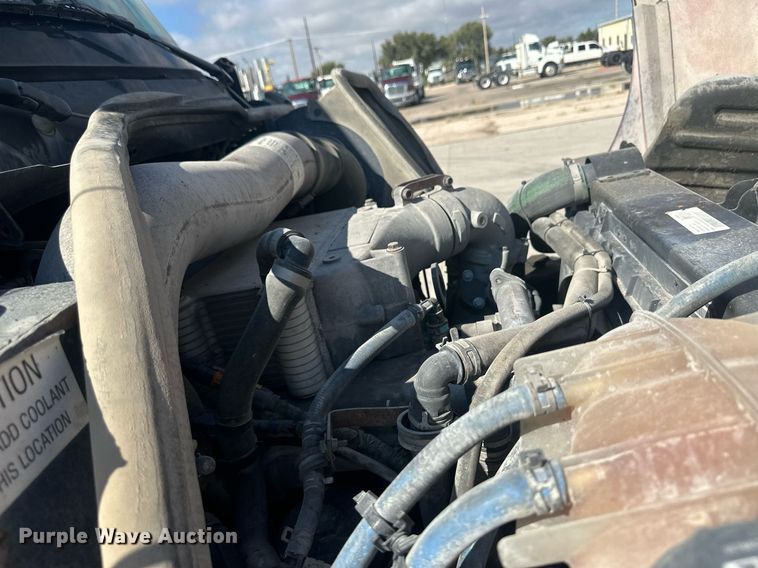 image for item DH1825 2011 International 8600  semi truck