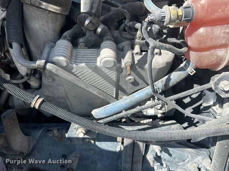 image for item DH1825 2011 International 8600  semi truck